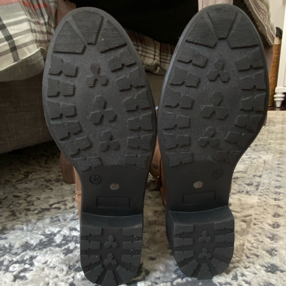 Boots - Picture 2 of 6